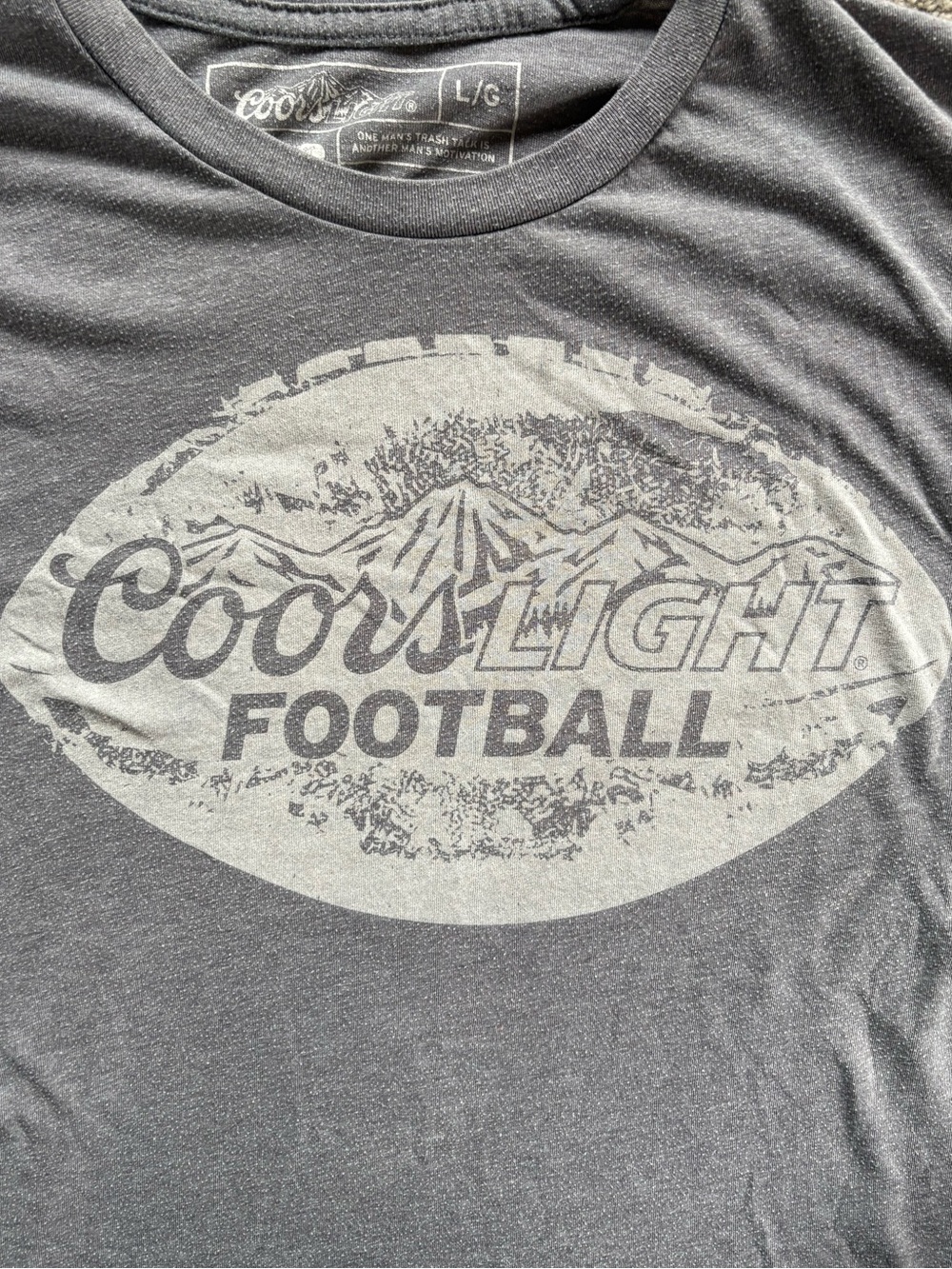 Coors Light Football Distressed Graphic Tee Grey L Vintage-Inspired